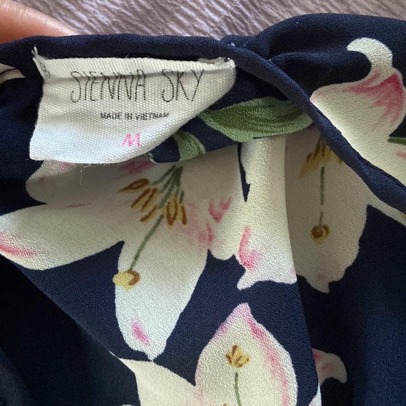 Floral Top - Picture 5 of 5